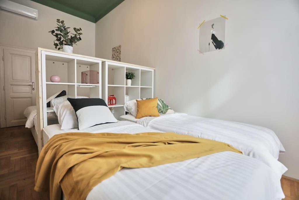 Unwind In Style W Sauna Dsgn 2Br Home Boedapest Buitenkant foto