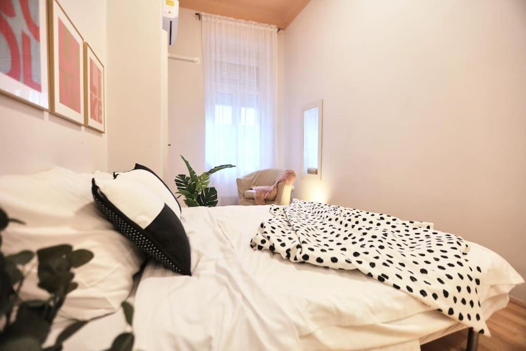 Unwind In Style W Sauna Dsgn 2Br Home Boedapest Buitenkant foto