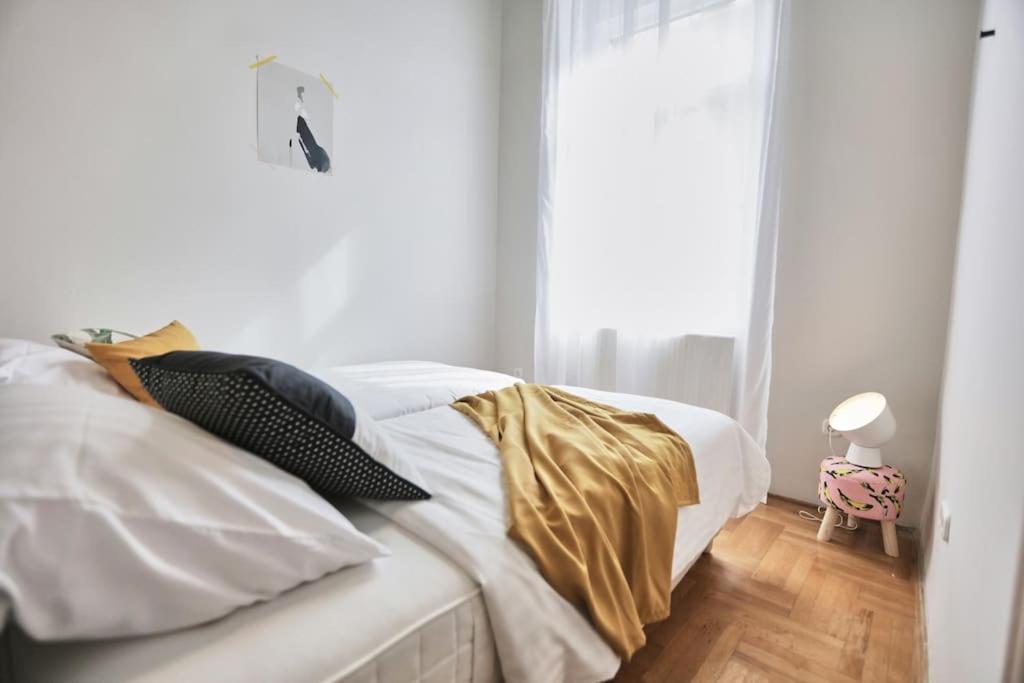 Unwind In Style W Sauna Dsgn 2Br Home Boedapest Buitenkant foto