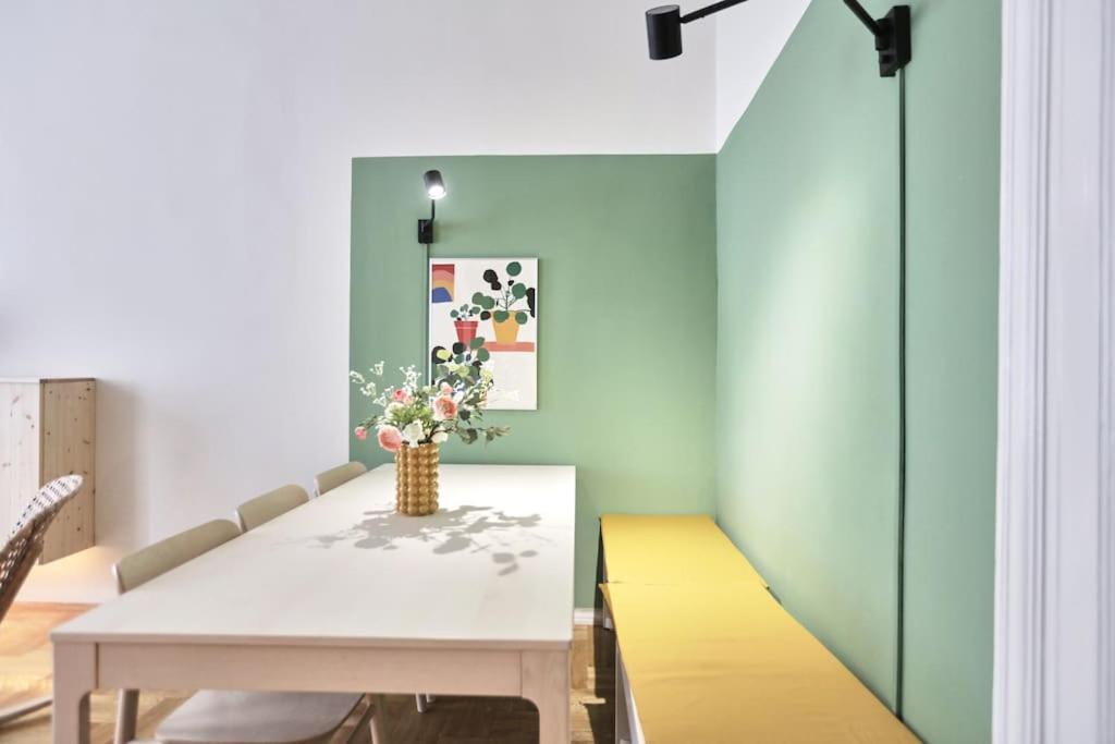 Unwind In Style W Sauna Dsgn 2Br Home Boedapest Buitenkant foto