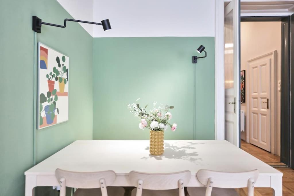 Unwind In Style W Sauna Dsgn 2Br Home Boedapest Buitenkant foto