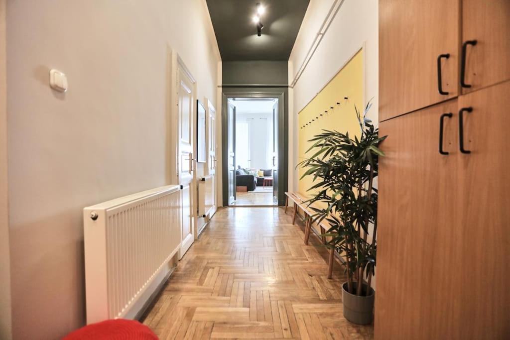 Unwind In Style W Sauna Dsgn 2Br Home Boedapest Buitenkant foto