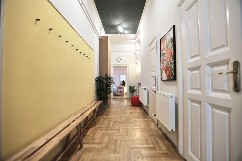 Unwind In Style W Sauna Dsgn 2Br Home Boedapest Buitenkant foto