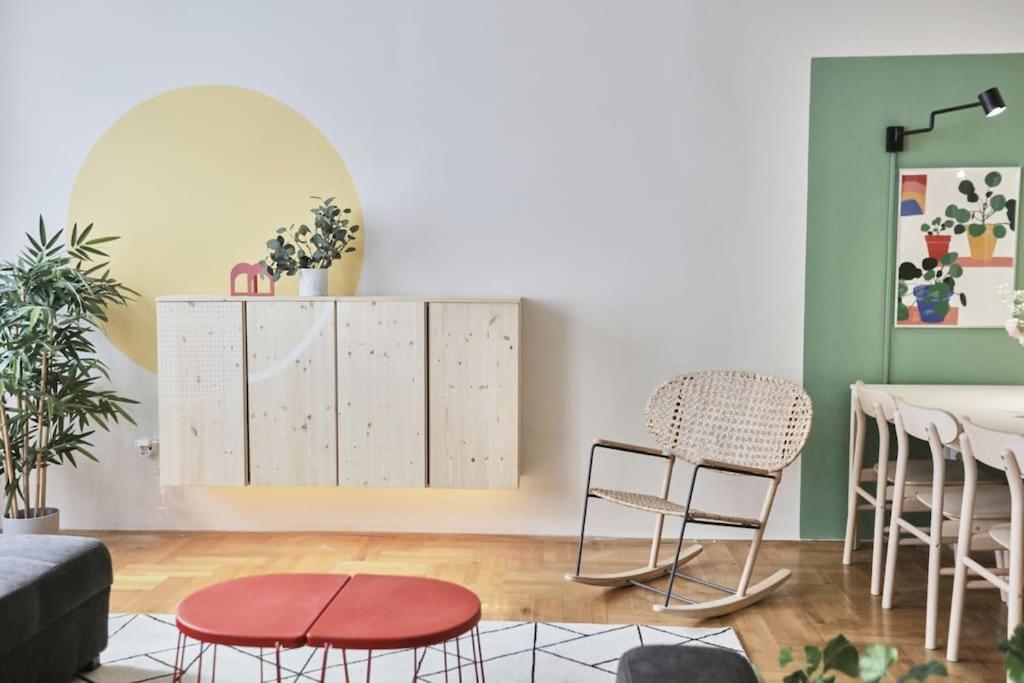 Unwind In Style W Sauna Dsgn 2Br Home Boedapest Buitenkant foto