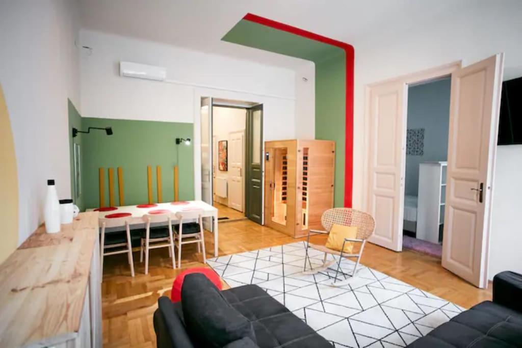 Unwind In Style W Sauna Dsgn 2Br Home Boedapest Buitenkant foto