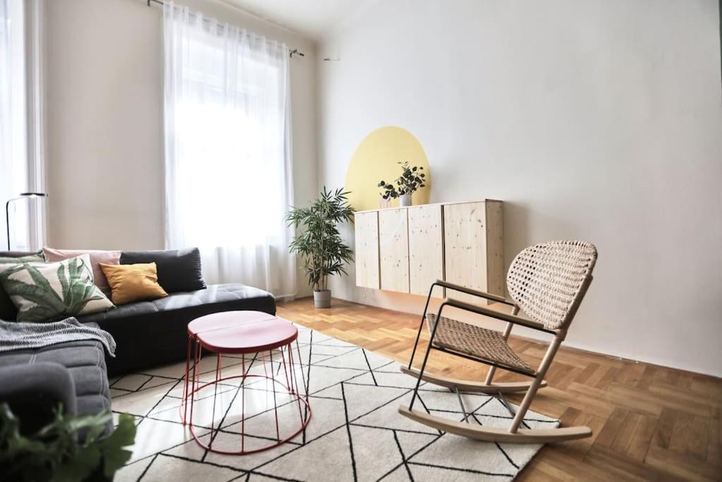 Unwind In Style W Sauna Dsgn 2Br Home Boedapest Buitenkant foto