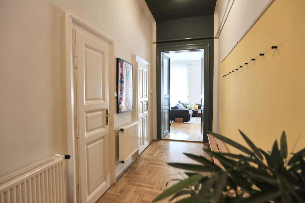 Unwind In Style W Sauna Dsgn 2Br Home Boedapest Buitenkant foto